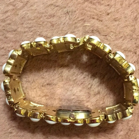 NWOT,REAL COLLECTIBLES BY ADRIENNE,IVORY ABALONE AND CRYSTAL WATCH - Picture 9 of 9